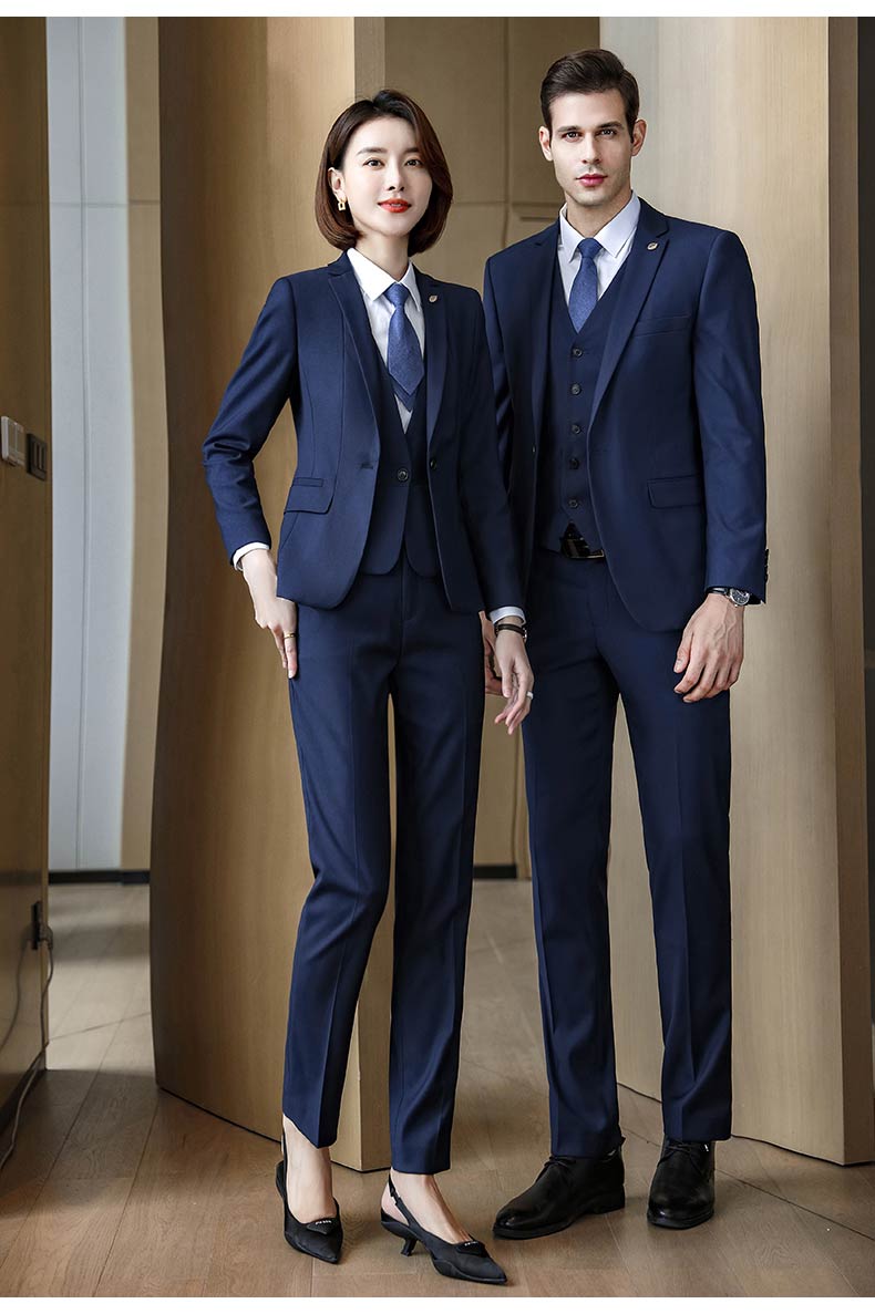 企業(yè)團體高端西服定制模特展示圖3